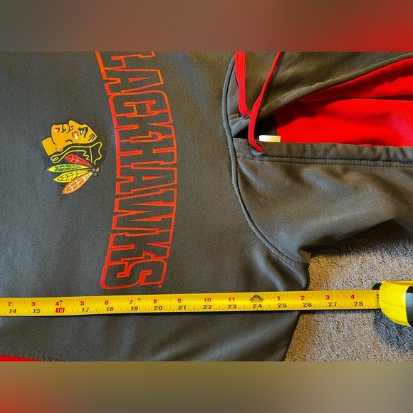 NHL Chicago Blackhawks Gray and Red Men's Sweatshirt Hoodie Size M - Picture 6 of 6